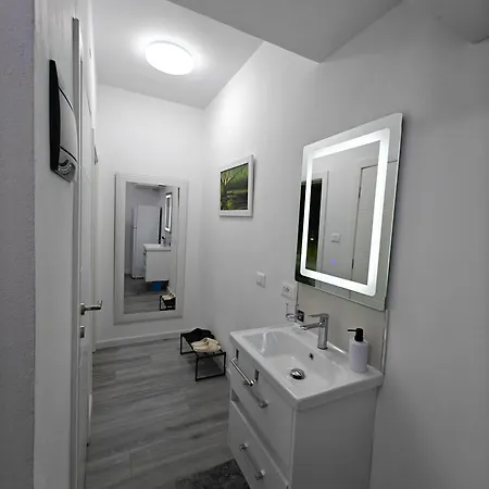 Rhun 47 Apartament Tirana